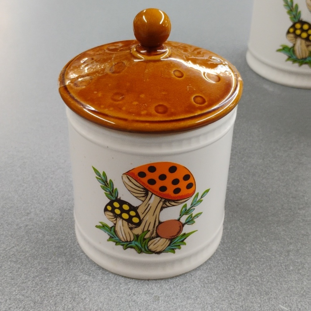 Merry Mushroom Canister Set Sears, Roebuck & Co. - Picture 8 of 9